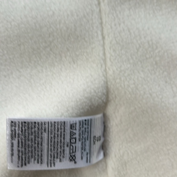 Puffer Vest. Off-White color. Old Navy. Size XS - Picture 6 of 6